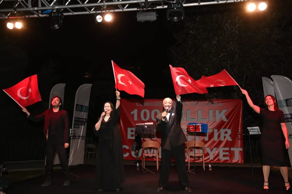 BEŞİKTAŞ BELEDİYESİ ‘100 YILLIK BİR AŞKTIR CUMHURİYET’ KONSERİ DÜZENLEDİ!