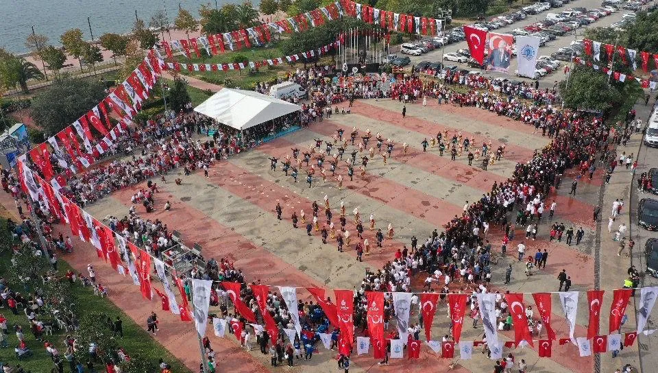 Cumhuriyetin 100’üncü yılı Tuzla’da coşkuyla kutlandı