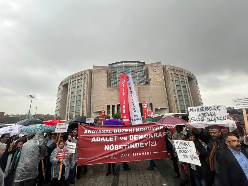 CHP İstanbul İl Örgütü’nden İstanbul Adliyesi önünde oturma eylemi