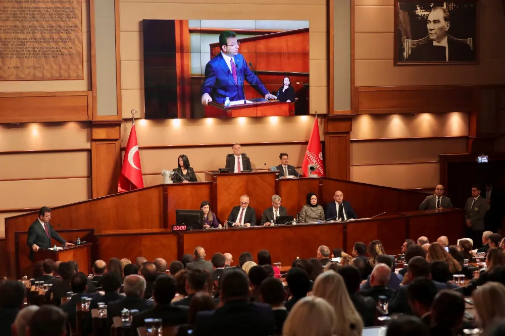 TBB ve İBB Başkanı Ekrem İmamoğlu, Saraçhane’deki tarihi Meclis Salonu’nda 2025 yılı bütçesi sunumunu gerçekleştirdi