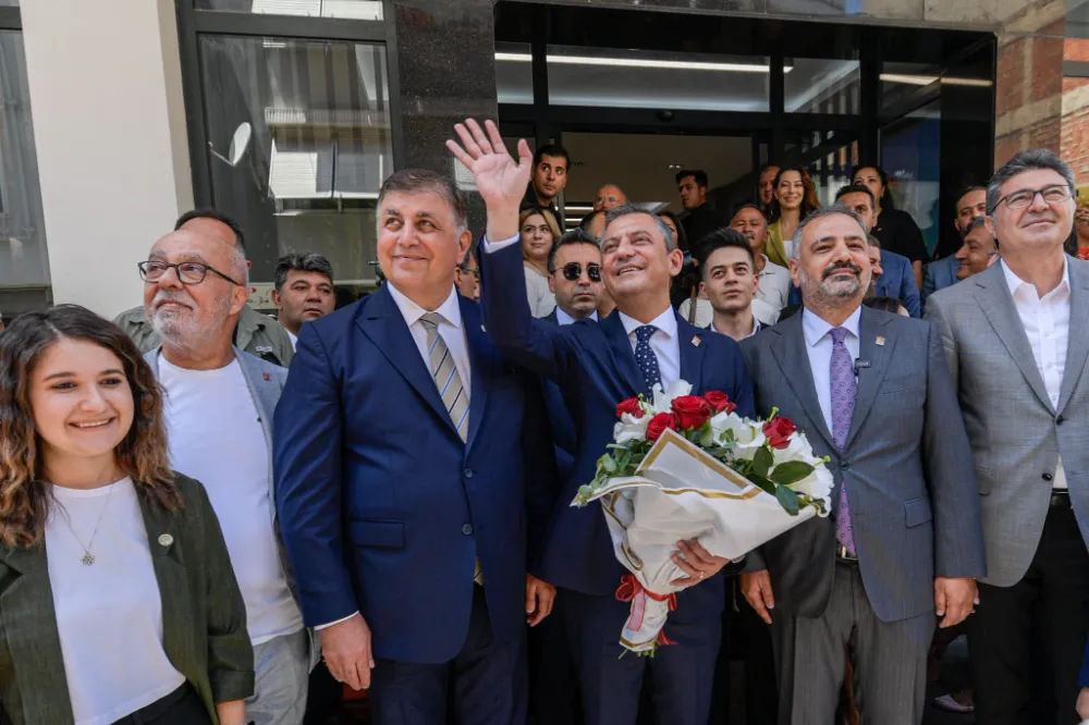 CHP Genel Başkanı Özgür Özel İzmir’e geldi