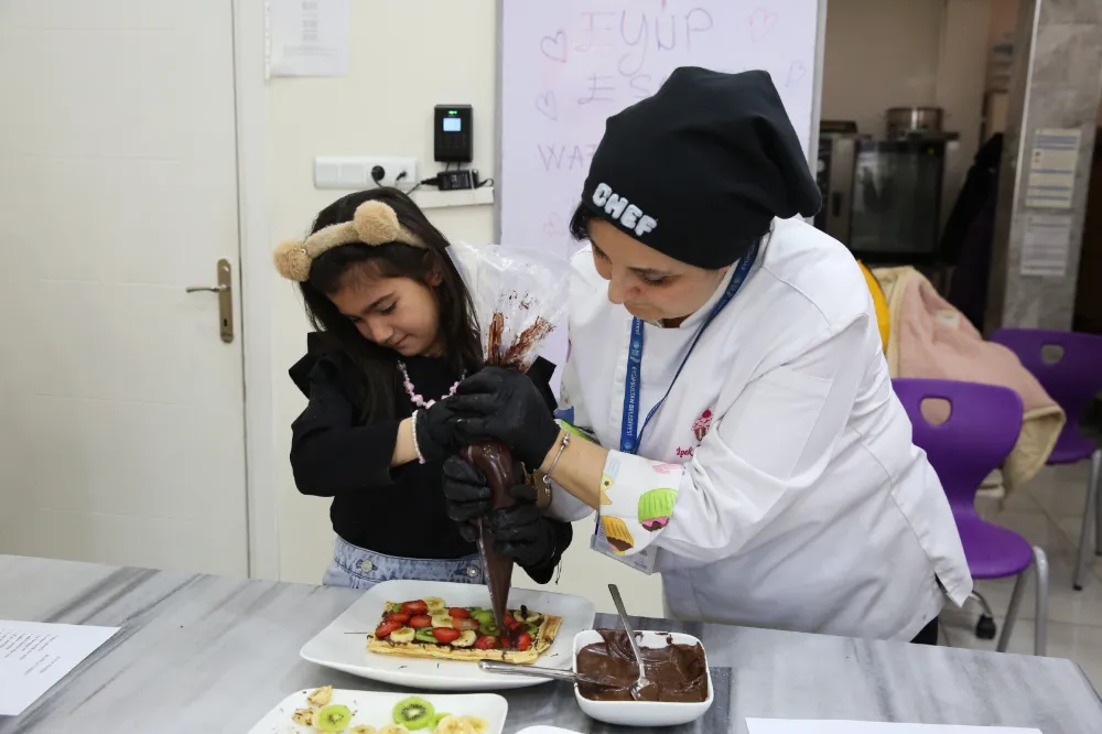 Eyüpsultan Sömestirfest’te minik şefler waffle yaptı