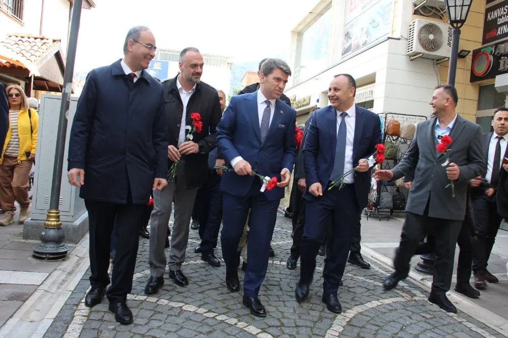 15 - 22 Nisan Turizm Haftası etkinlikleri Amasya Yavuz Selim Meydanı’nda Atatürk anıtına çelenk sunma töreniyle başladı